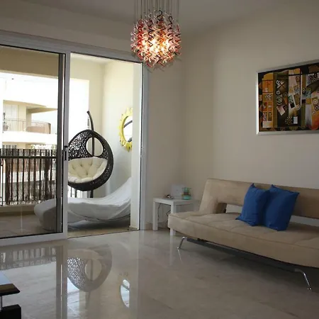 Apartment By The Sea *